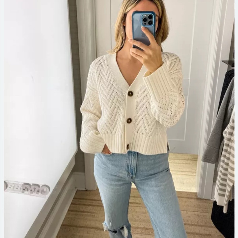 Abercrombie And Fitch White Knit, Thick Cardigan Cropped